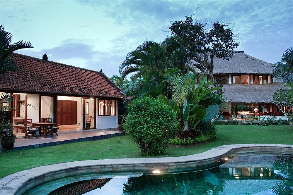 Villa Umah Kupu By Premier Hospitality Asia 세미냑 0*,  인도네시아